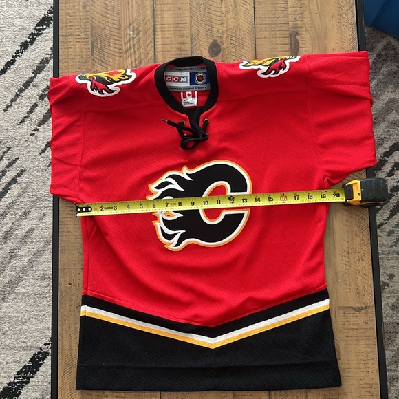 Calgary Flames CCM Official Licensed Jersey - Youth L/XL - Picture 8 of 15